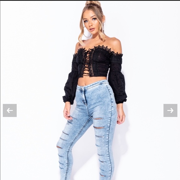 🖤BRODERIE LACE UP FRONT PUFF SLEEVE CROP TOP🖤 - Picture 4 of 7